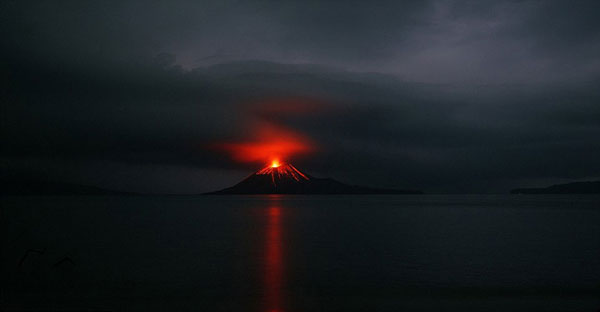 火山喷发时的震撼照片